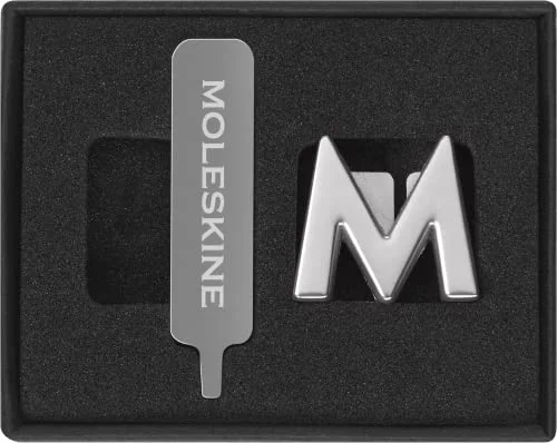 Moleskine nål för anteckningsbok eller agenda bokstavsstift, personifiera stängningen med ett gummiband, personliga presentidéer, silverfärg 8056598851953