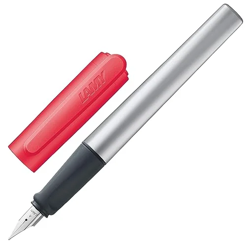 Lamy nexx neonkoralröd reservoarpenna med halkfritt handtag och polerad stålfjäder i linjebredd A triangulärt aluminiumhölje inkl. bläckpatron T 10 blå högerhänt 4014519754626
